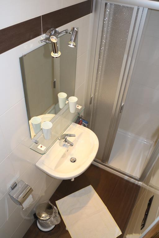 Enzianbrenner Hotel Jenig Bilik gambar